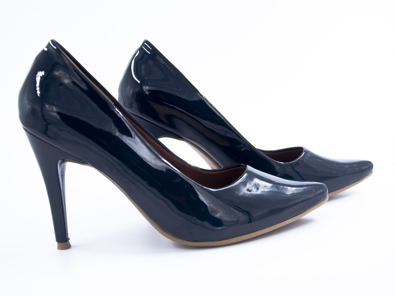 Tacones-charolados-de-color-azul1.jpg